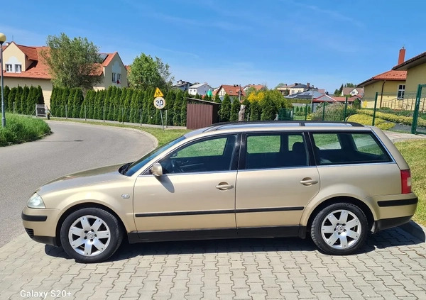 Volkswagen Passat cena 8900 przebieg: 290000, rok produkcji 2003 z Otwock małe 56